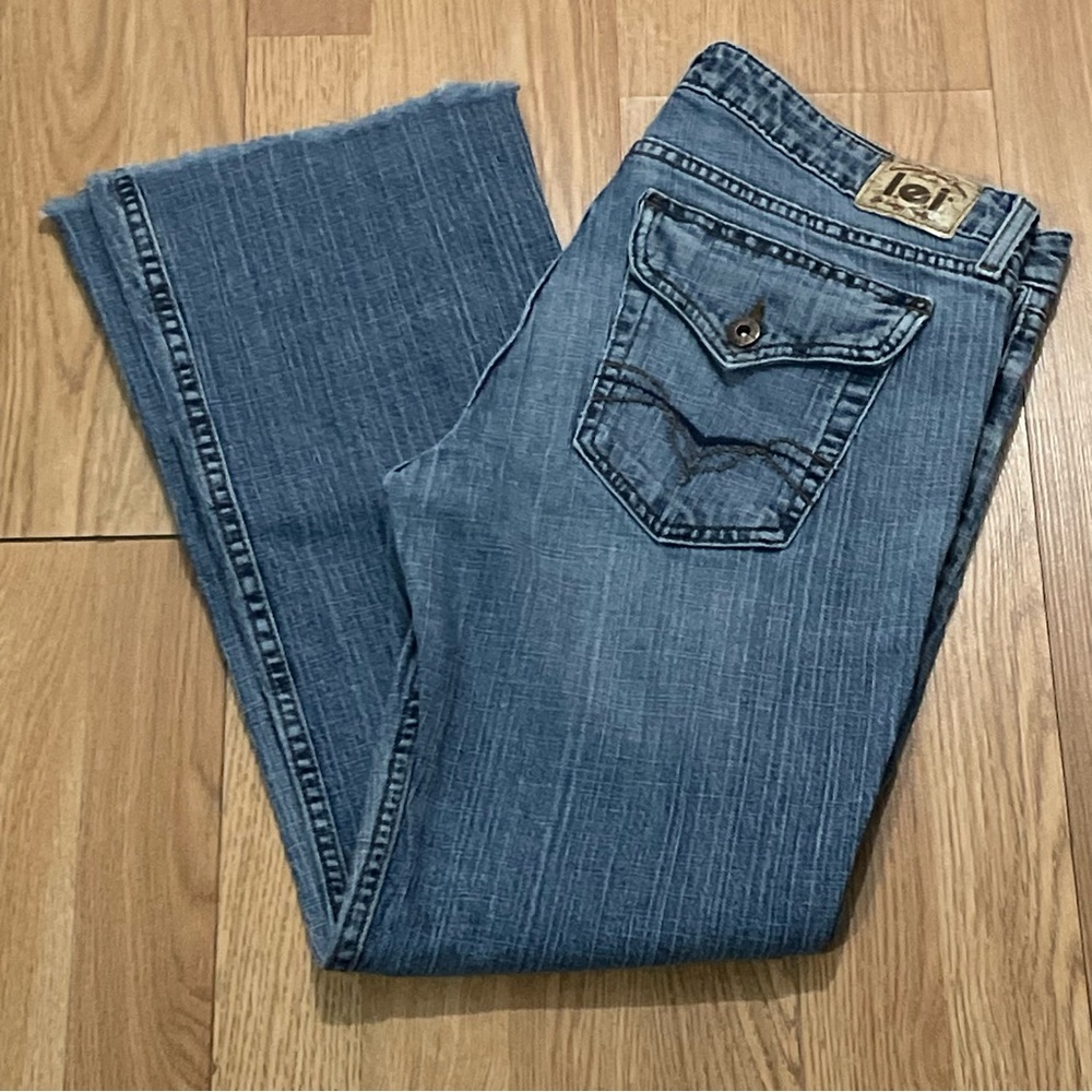LEI Jeans Women Bootcut 11 (34x28) Raw Hem Medium Blue Back Flap Pockets Western